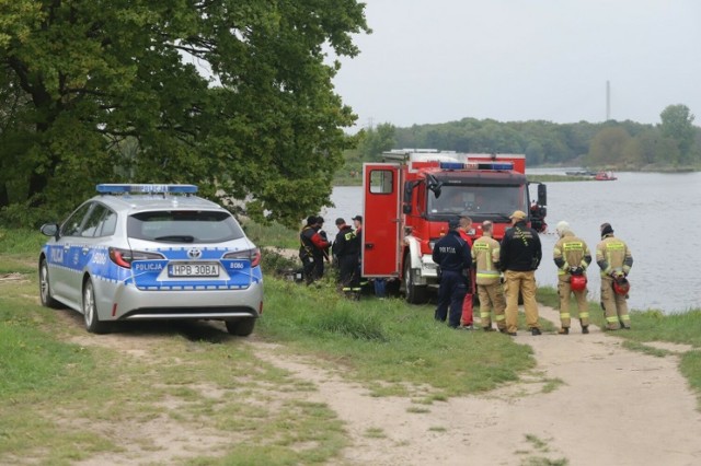 Trwa akcja służb nad Odrą we Wrocławiu, nie wiadomo czy do wody wpadł mężczyzna