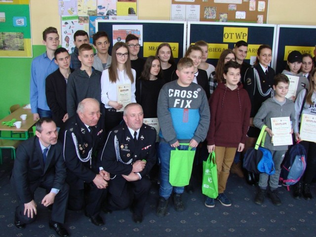 Turniej Wiedzy Pożarniczej "Młodzież zapobiega pożarom" w Chełmcach