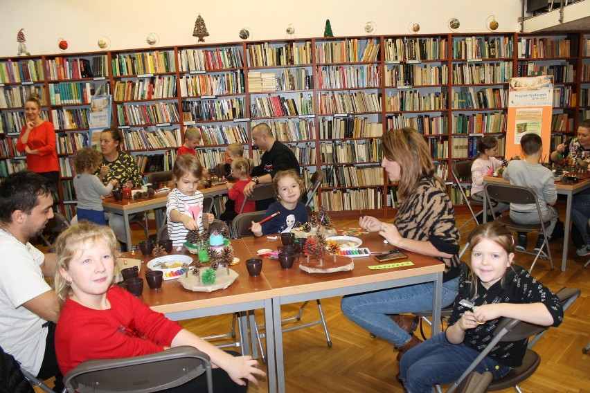 Rodzinne warsztaty plastyczne „Jesień w lesie” w międzyzdrojskiej bibliotece