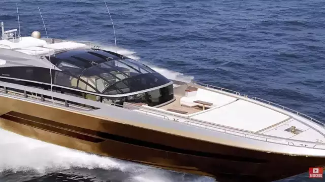 Cena: 4,5 mld dolarów

Jacht History Supreme

Jest niewielki, bo mierzy zaledwie 30 metrów, jednak jego kadłub został niemal całości wyłożony złotem, a wnętrze wprost ocieka przepychem. Właścicielem jachtu jest malezyjski biznesmen Robert Kuok.