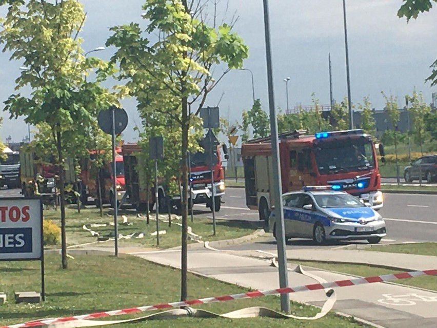 Wyciek gazu na stacji paliw przy ulicy Grunwaldzkiej w Kielcach. Strażacy w akcji