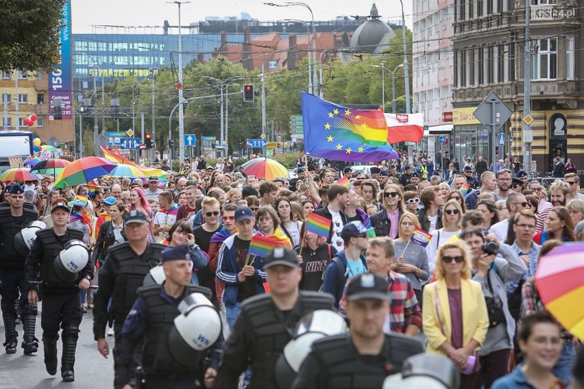 Drugi Marsz Równości w Szczecinie. Ulicami miasta szło kilka tysięcy osób [ZDJĘCIA, WIDEO] 
