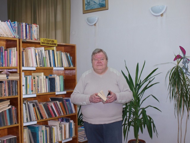 Leszek Koszytkowski w kierowanej przez siebie bibliotece