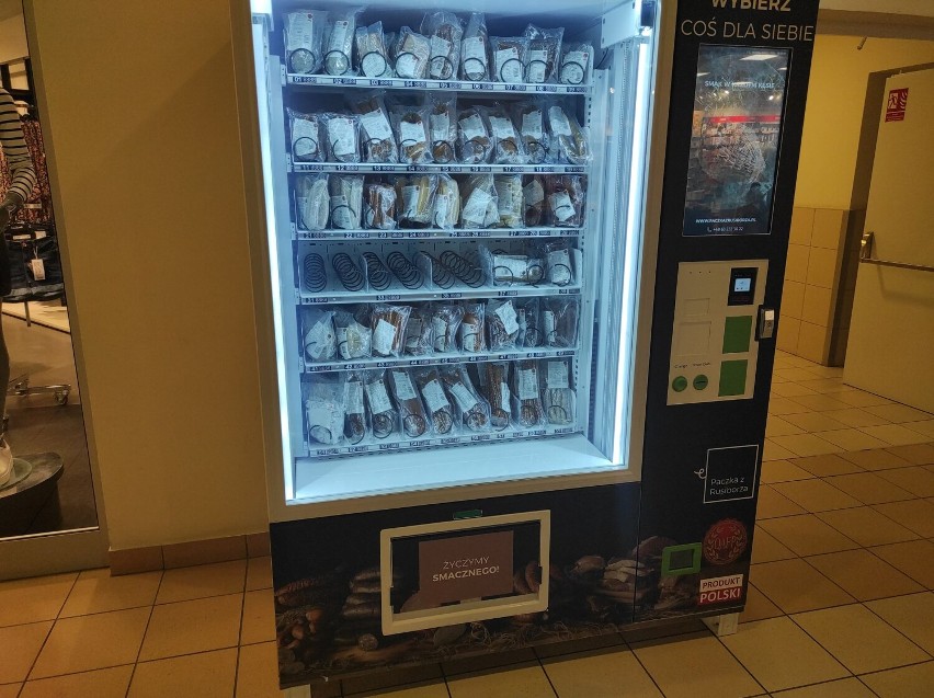 Gniezno. W Galerii Gniezno nietypowa nowość: automat z wędlinami! Jedyny taki w Polsce [FOTO]