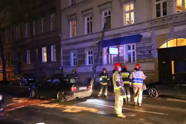 Do wypadku doszło w środę po godzinie 22.30 na ul. Sądowej w Opolu.