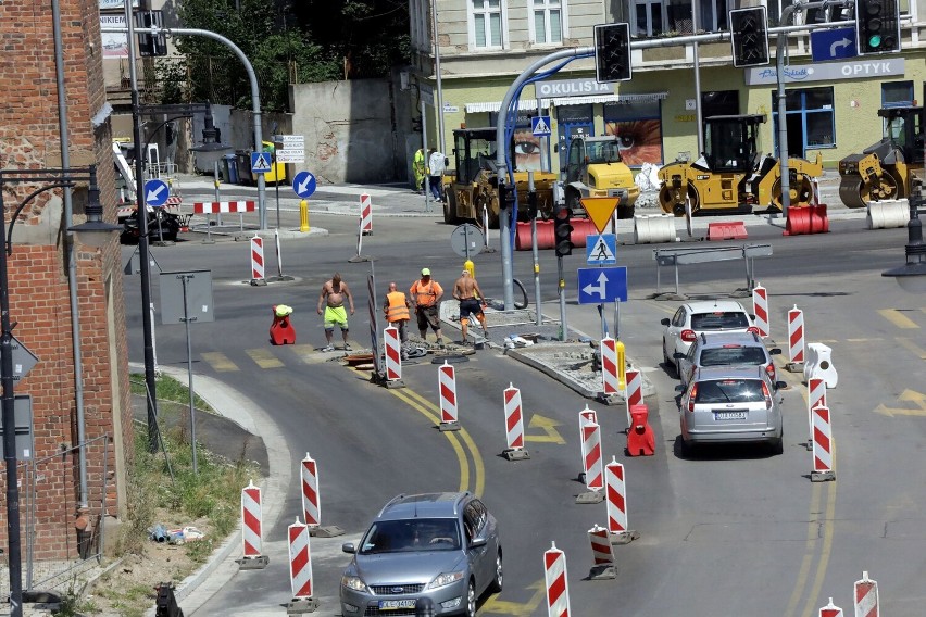 Trwa przebudowa ulicy Pocztowej w Legnicy, będą nowe utrudnienia w ruchu, zobaczcie aktualne