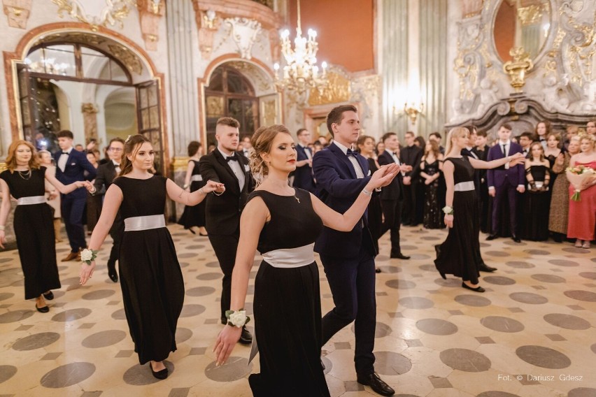 Wałbrzych: Studniówka uczniów I Liceum Ogólnokształcącego na zamku Książ