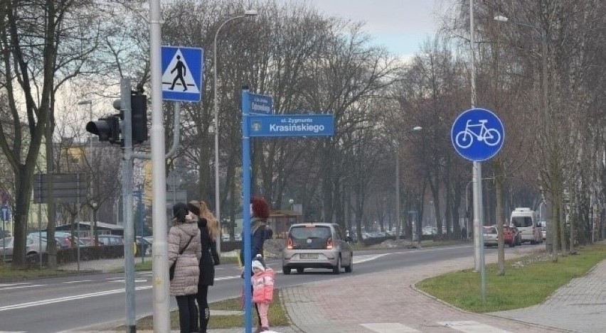 Cała droga połączy ul. Dąbrowskiego w rejonie hotelu Galicja...