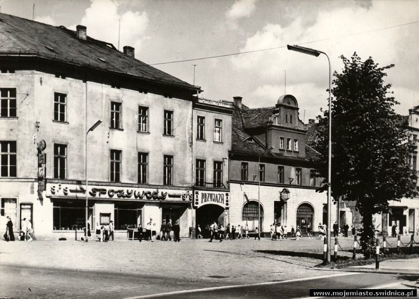 Plac Grunwaldzki na starych zdjęciach: poczta, ogródek...