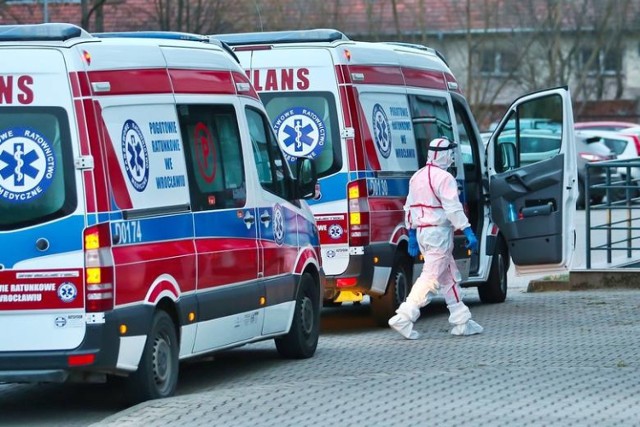 Pacjent z Oleśnicy przebywa w szpitalu przy ulicy Koszarowej we Wrocławiu