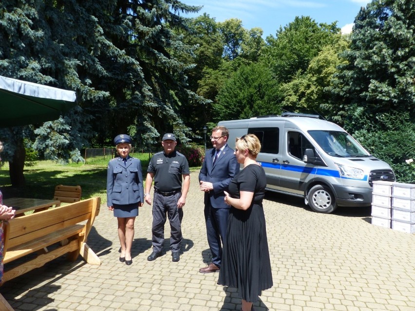 Maseczki  uszyte przez skazanych  z Zakładu Karnego  w Chełmie  trafiły do chełmskich DPS