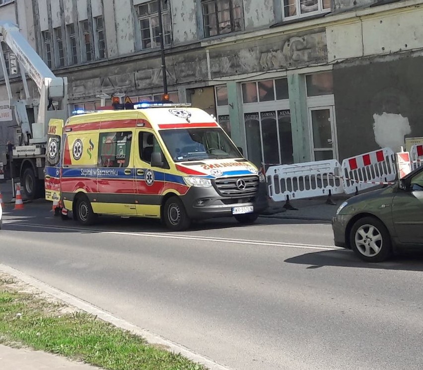 Potrącenie w centrum Szczecinka. Poszkodowany zabrany do szpitala [zdjęcia]