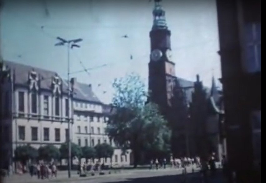 UNIKATOWE NAGRANIE. Zobacz Wrocław na kolorowym filmie z 1976 roku. Takiego miasta już nie ma! 