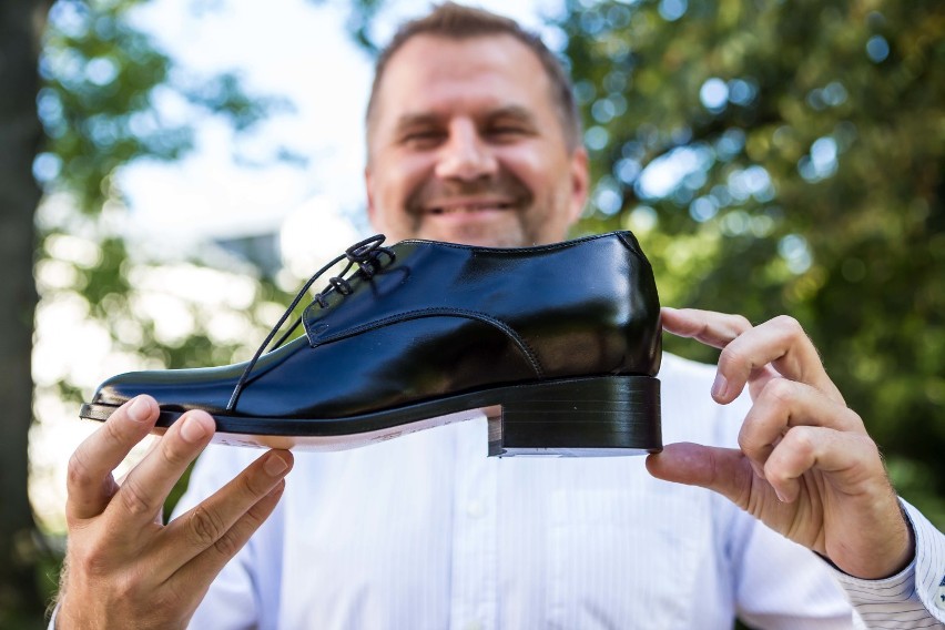 Buty podwyższające dla mężczyzn. Dodają pewności siebie i kilka centymetrów  [ZDJĘCIA,WIDEO] | Warszawa Nasze Miasto
