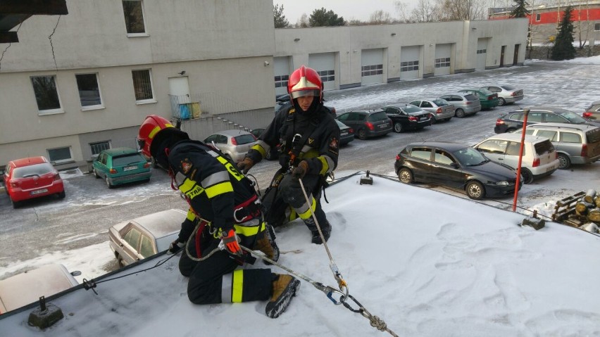 Straż pożarna w Jastrzębiu podczas ćwiczeń z ratownictwa...