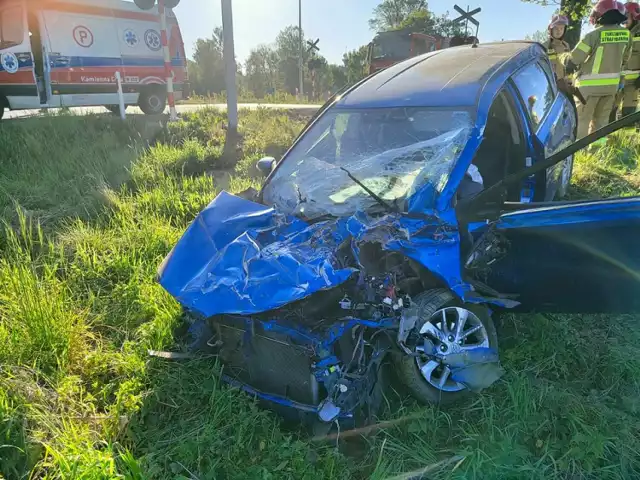 Kierowca osobówki uderzył w czeski szynobus w Kamiennej Górze. Na szczęście nie został ranny