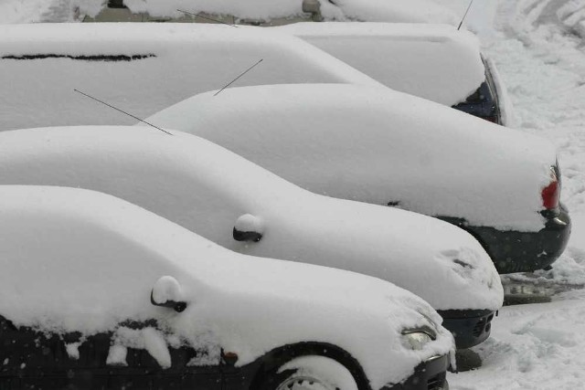 Zima to trudny okres dla kierowców i ich samochodów. Uruchomienie pojazdu w niskiej temperaturze jest sprawdzianem stanu technicznego auta.