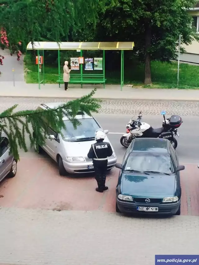 Samochód zjechał sam z parkingu w Elblągu