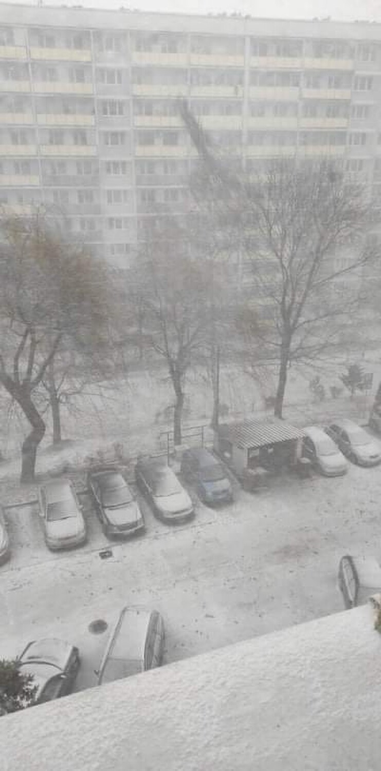 Wielka śnieżyca w Jastrzębiu-Zdroju - zobacz ZDJĘCIA mieszkańców. Na kilka minut... zniknął świat
