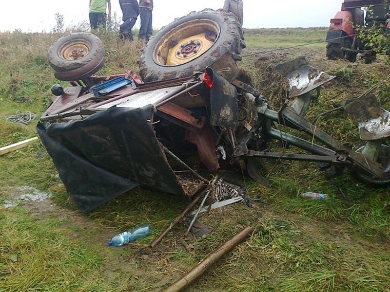 Wypadek w Złożeńcu: Traktor przygniótł mężczyznę.
