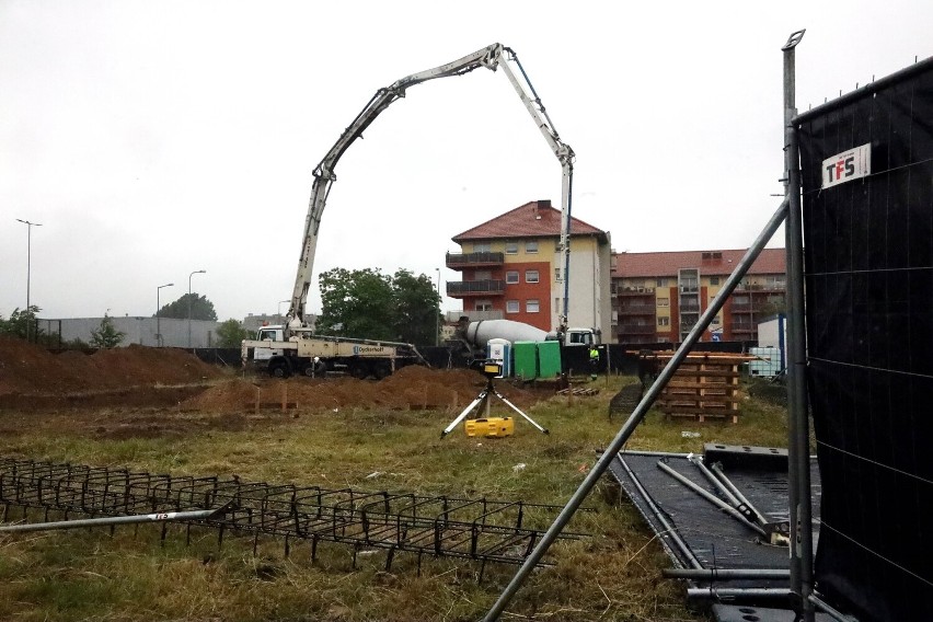 Powstaje Restauracja KFC na osiedlu Piekary w Legnicy, zobaczcie aktualne zdjęcia