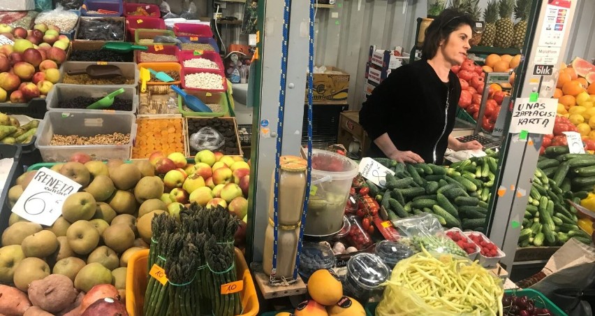  Ceny truskawek i nowalijek na chełmskim bazarze nadal wysokie. Fasolka szparagowa bije rekordy! Zobacz zdjęcia