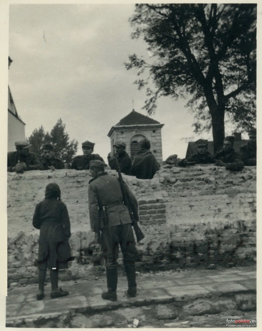 wrzesień 1939, Fragment ogrodzenia