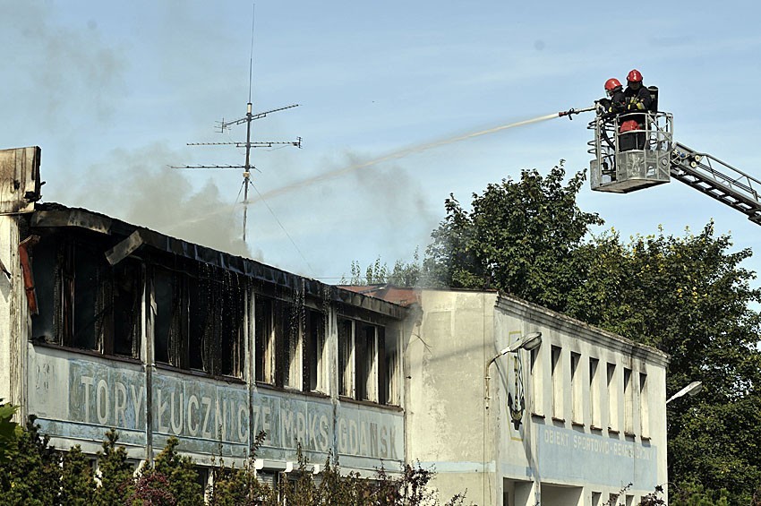 Gdańsk: Dwa pożary opuszczonego biurowca przy ul. Hallera w Brzeźnie ZDJĘCIA