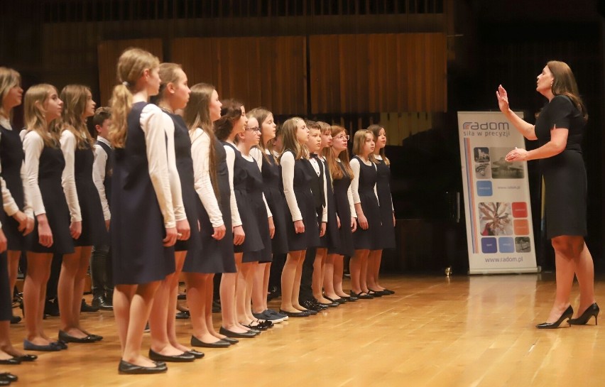 Koncert "Mosty" w Radomiu. Podziękowania dla wolontariuszy i darczyńców zaangażowanych w akcję pomocy Ukrainie. Zobaczcie zdjęcia