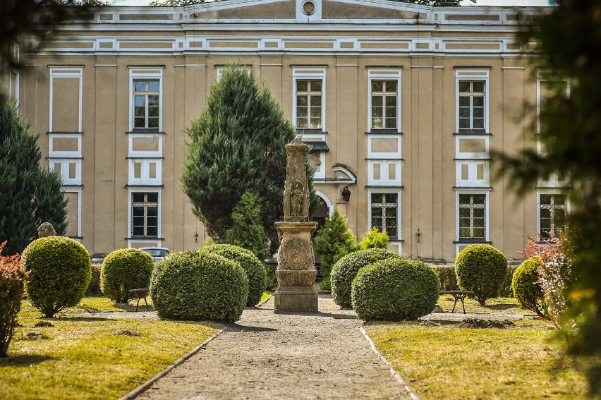 Pałac i park w Trzebinach wrzesień 2020
