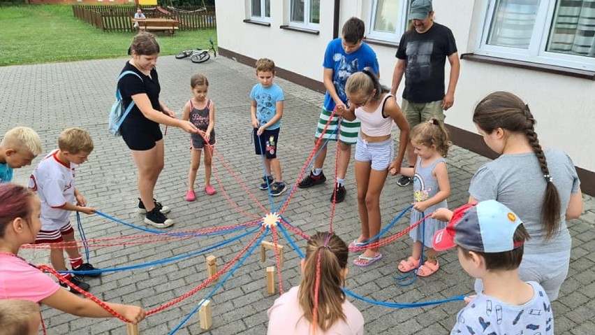 Gmina Gniewkowo. Tak dzieciaki z gminy Gniewkowo bawią się podczas zajęć pod hasłem "uLotne wakacje". Zdjęcia