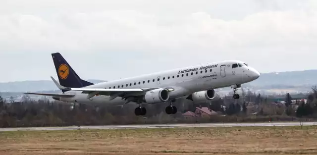 30.03.2015 jasionka lotnisko samolot embraer linii lufthansa fot krzytszof łokaj / ppg