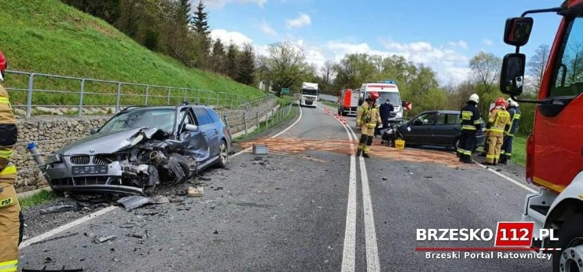 W wyniku wypadku dwie osoby trafiły do szpitala w Brzesku.