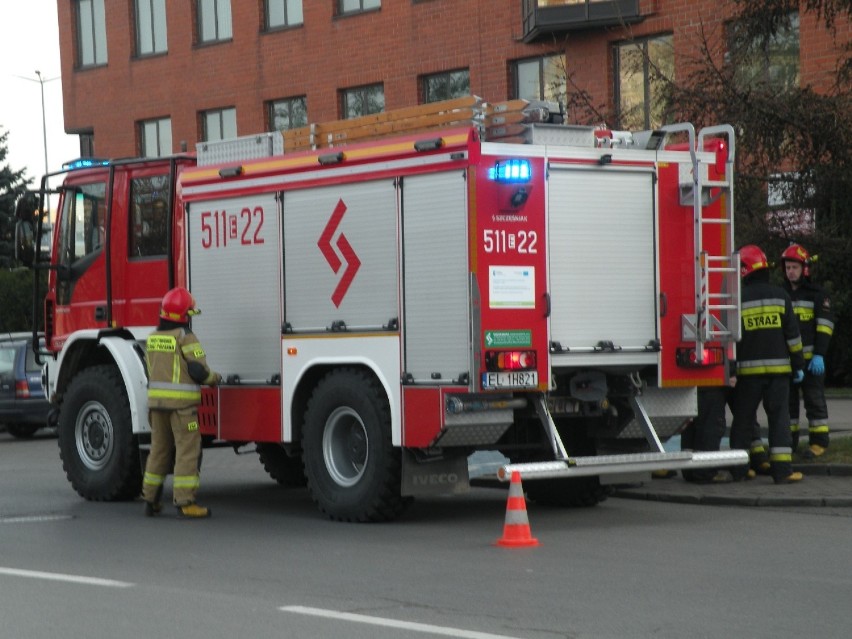 Pożar pustostanu przy ul. Piastowskiej w Radomsku. Bezdomny zaprószył ogień [ZDJĘCIA]