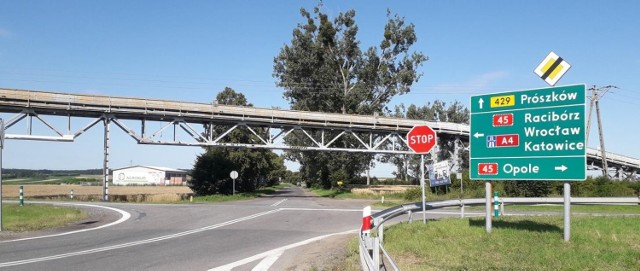 W miejscu niebezpiecznego skrzyżowania na trasie Opole-Krapkowice ma być rondo. Wyłoniono firmę, która je zaprojektuje