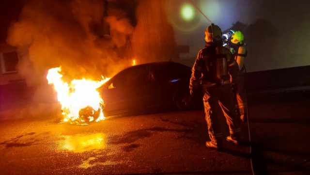 Pożar samochodu w Lewinie Brzeskim.