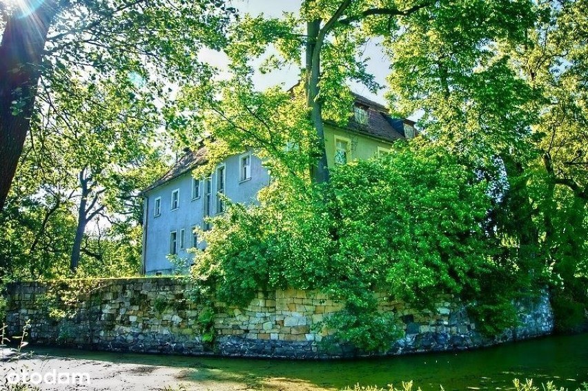 Zabytkowy dworek pod Legnicą może być Twój