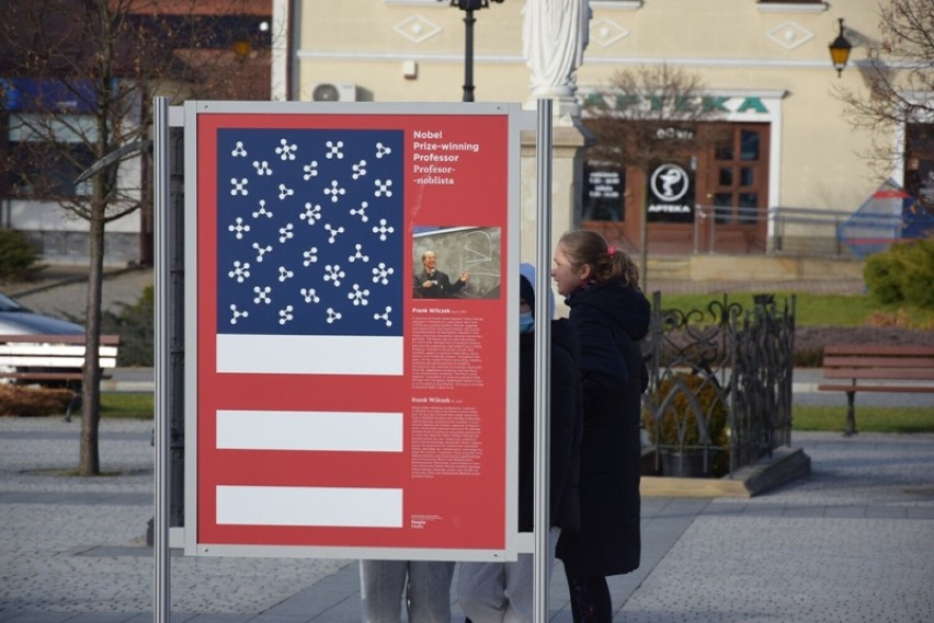 Polscy Amerykanie/Amerykańscy Polacy. Historyczna wystawa na rynku w Pilźnie