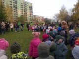 Święto Niepodległości w Przedszkolu Samorządowym numer 5 w Kielcach. Dzieci odwiedzili uczniowie "mechanika"