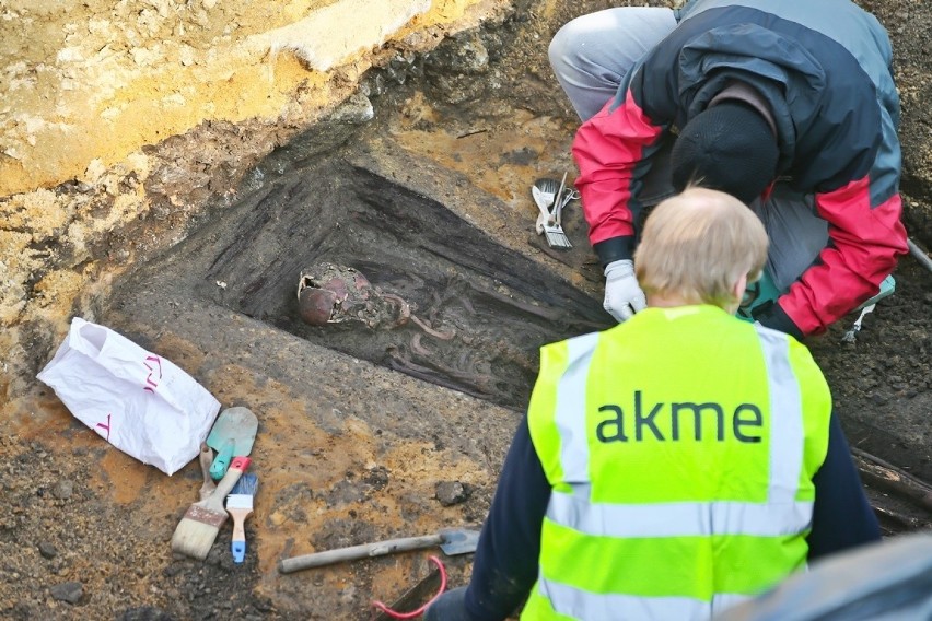 Te ludzkie szczątki znaleziono na budowie linii tramwajowej we Wrocławiu [ZDJĘCIA]