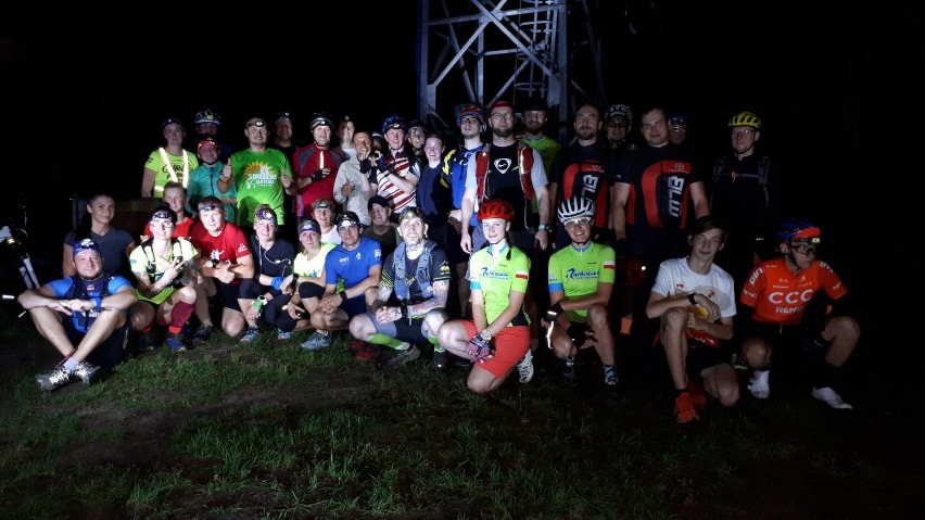 Chodzieskie Towarzystwo Rowerowe zorganizowało sportową "Noc Kupały". Był nocny wjazd i bieg na Gontyniec