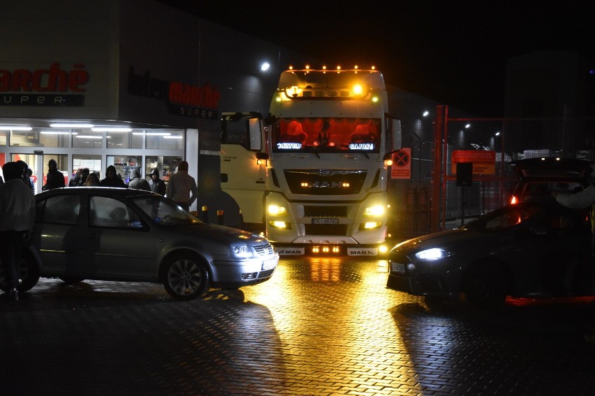 Malbork. Zlot samochodowy dla Wielkiej Orkiestry Świątecznej Pomocy. CarSpot zaprosił kierowców na Południe 