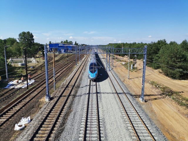 Nowa nastawnia i tory. Pociągi na CMK pojadą do 250 km/godz.