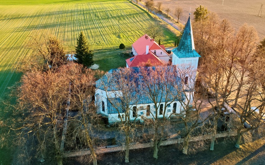 Piękna panorama Kościoła w Pruścach z lotu ptaka [ZDJĘCIA]