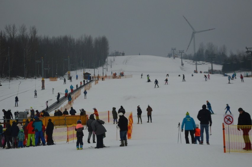 Góra Kamieńsk niedaleko Bełchatowa otwiera stok dla narciarzy!  Kiedy będzie można poszaleć na nartach? CENNIK, AKTUALIZACJA