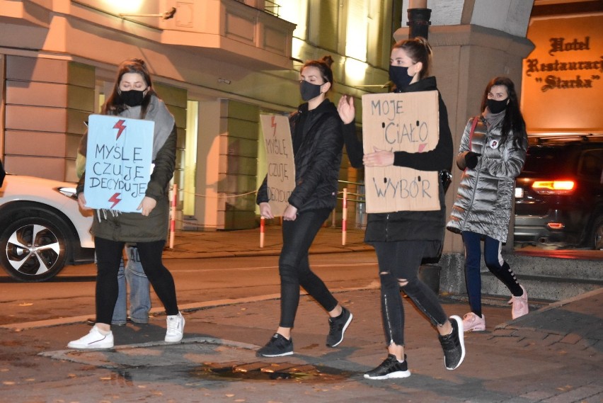 4 listopada. Kolejny dzień protestów w Opolu.