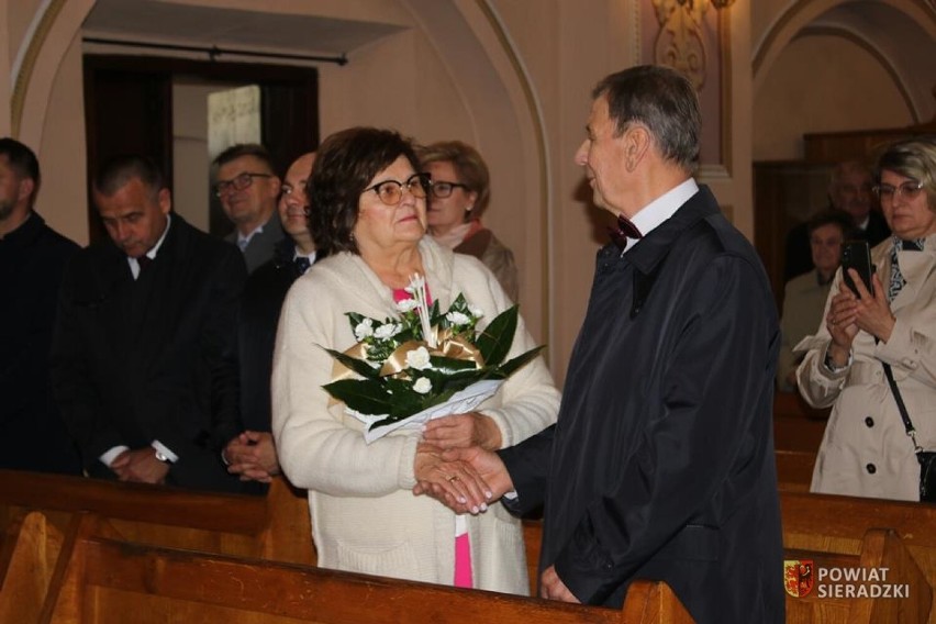 Złote Gody w Goszczanowie. Jubileusz świętowało 14 par ZDJĘCIA