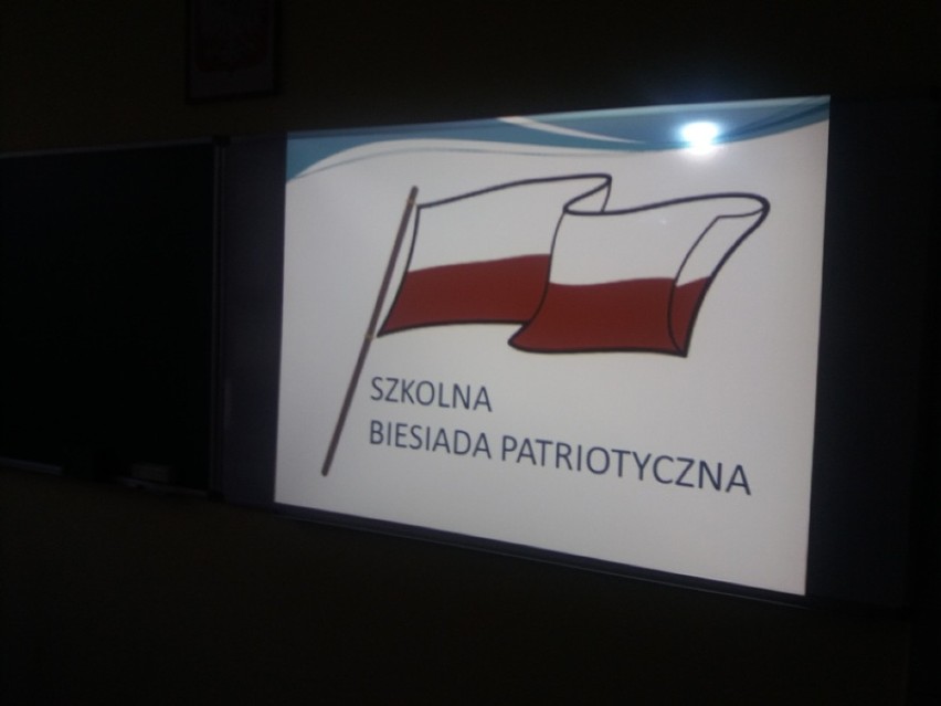 Biesiada patriotyczna w Zespole Szkół Zawodowych im. Zesłańców Sybiru w Kaliszu [FOTO]