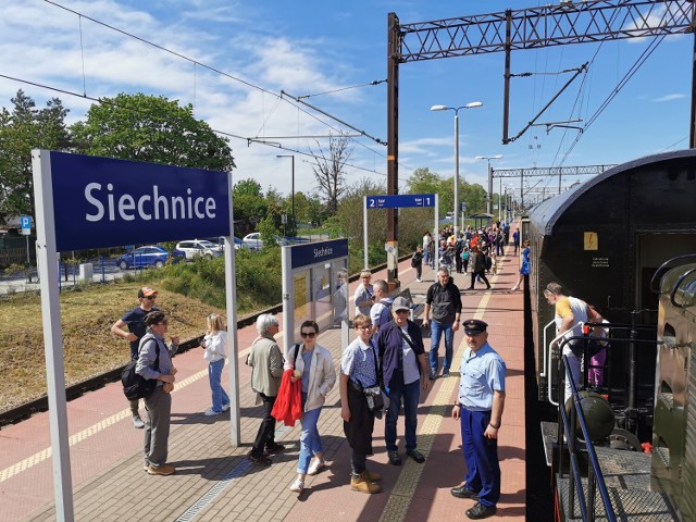 Pociąg retro wyruszył wokół Wrocławia, zainteresowanie turystów przerosło oczekiwania organizatorów