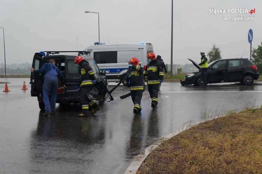 Karambol w Jastrzębiu-Zdroju. Cztery auta zderzyły się w...